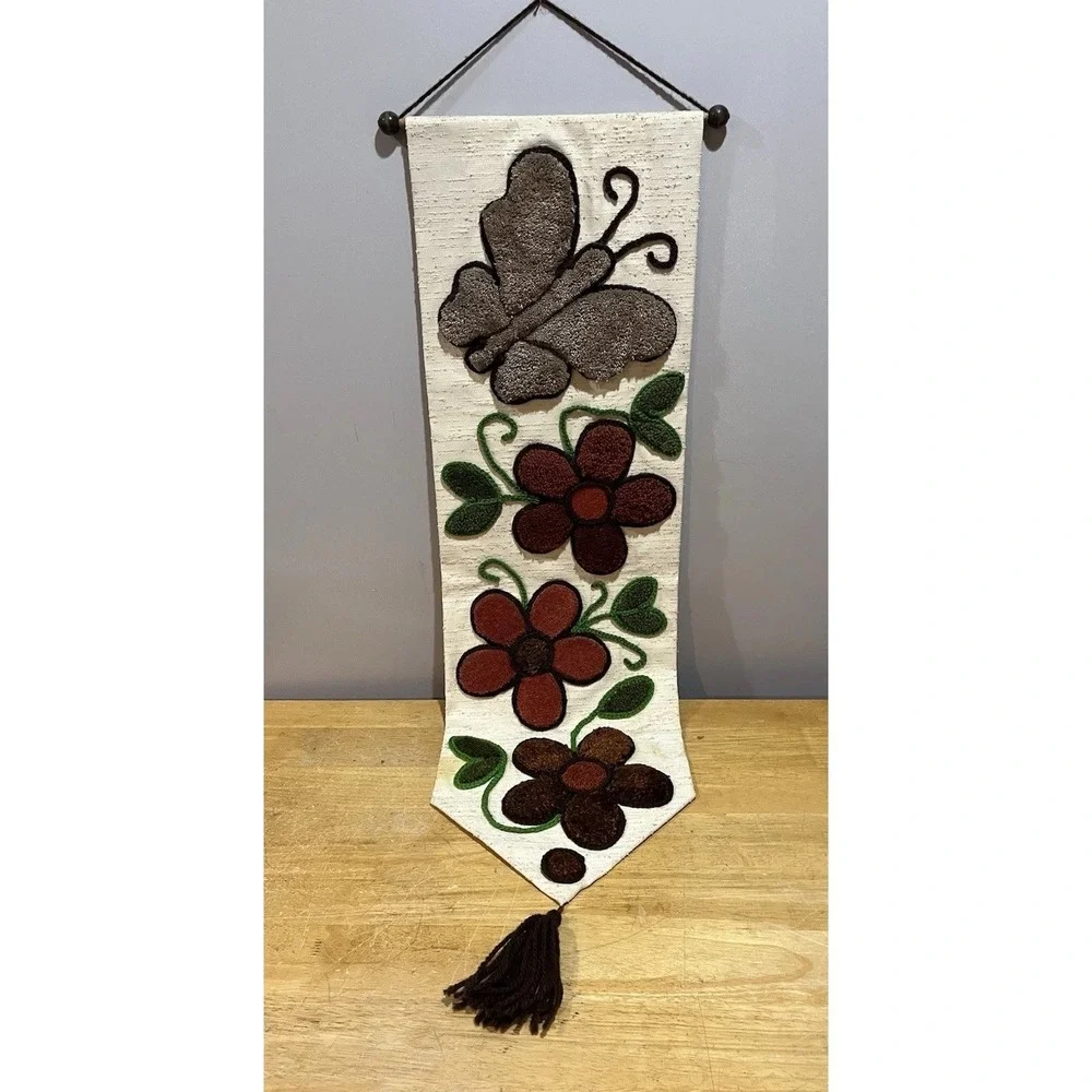 Vtg Yarn‎ / Burlap Wall Hanging Butterfly Flower MCM Cottage Orange 1960's 48'